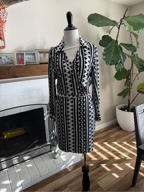 Cupio Black & White Geometric Long Sleeve Faux-Wrap Dress